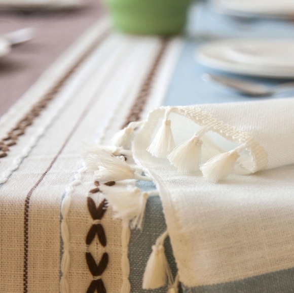 Tablecloth - Picture 5 of 7